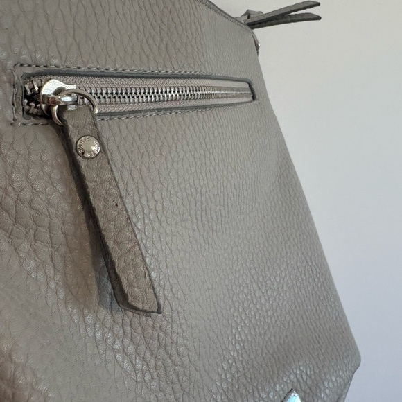 Roots Grey Bucket Crossbody Bag - Picture 5 of 13